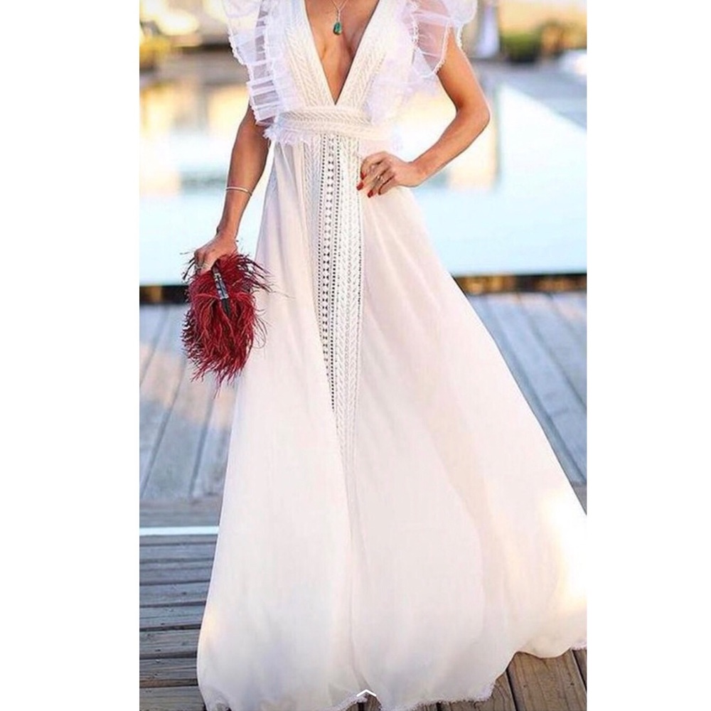 White maxi dress size small. Never been worn